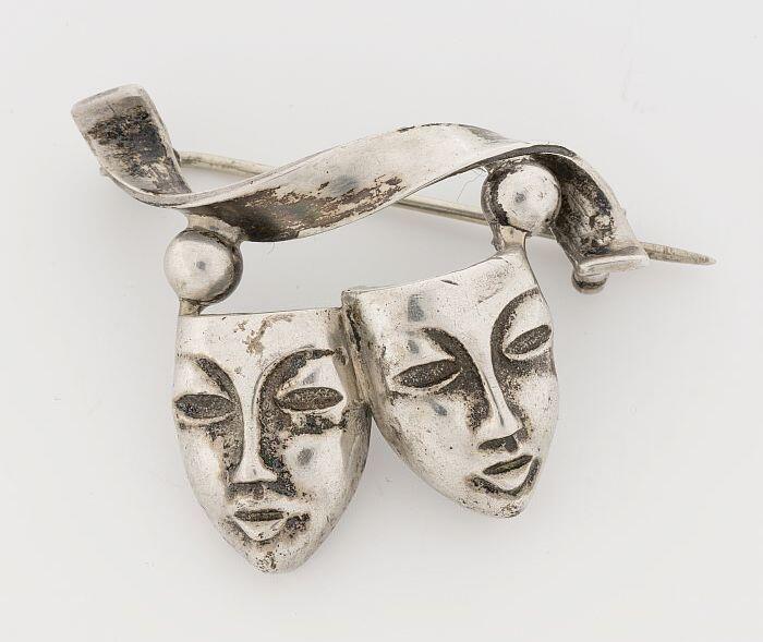 zilveren broche met twee maskertjes