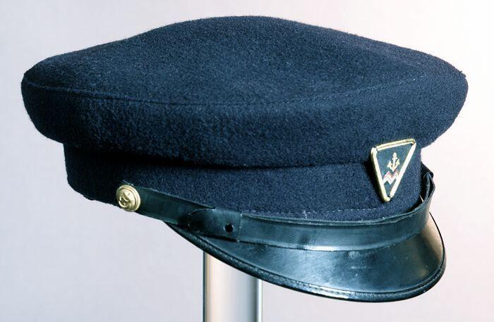Zwarte schipperspet voor binnenvaartschippers