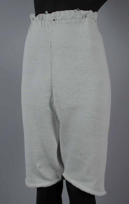 Witte katoenen gebreide onderbroek met pijpjes en elastiek in de taille