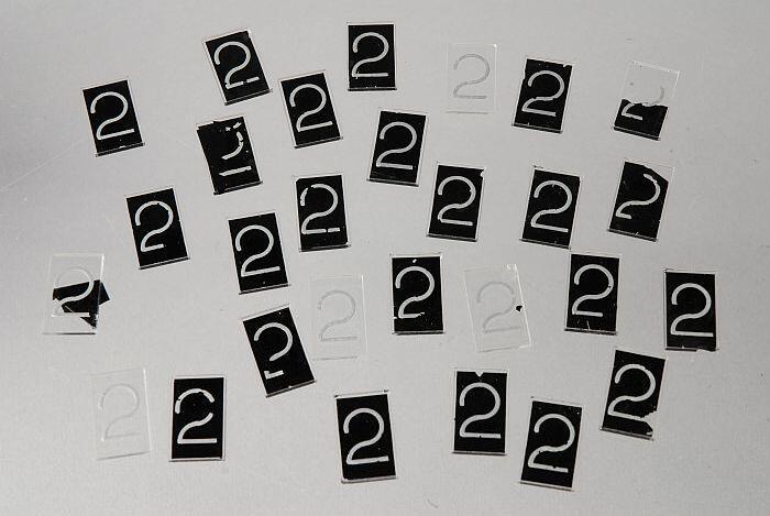 Cijfer "2", zilverop glasop zwarte of doorzichtige ondergrond, Corbeau