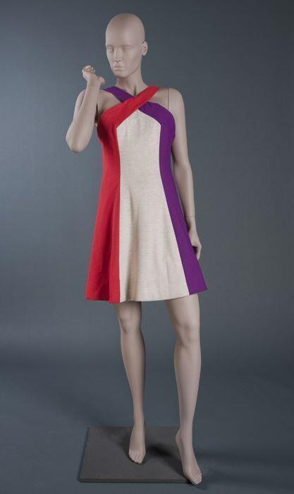 Mini-jurk, korte japon van paarse, beige en rode stofbanen met halter-achtige voorzijde en…