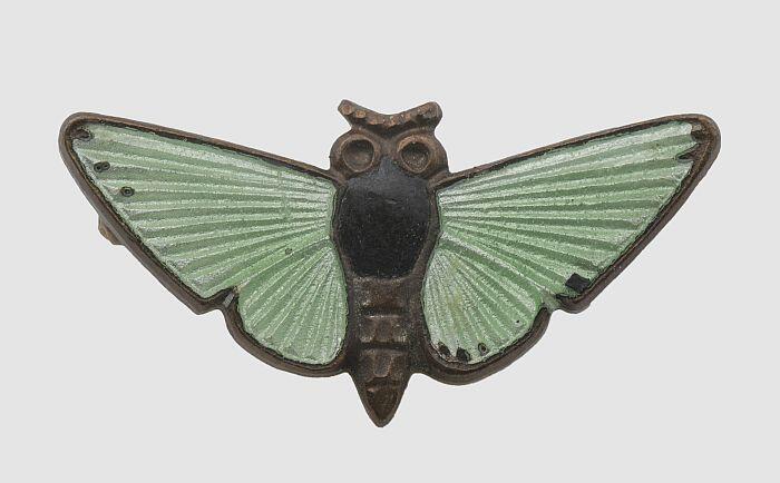 Lichtgroene geëmailleerde broche, vlinder