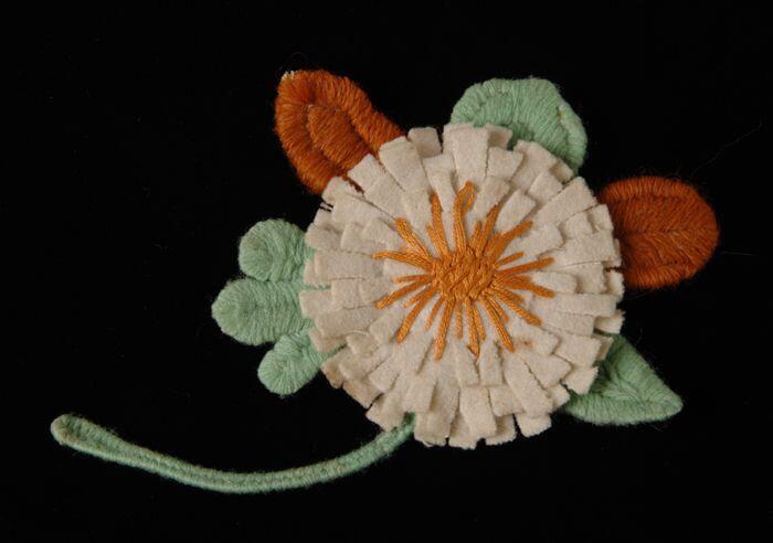 Corsage met witte anjer