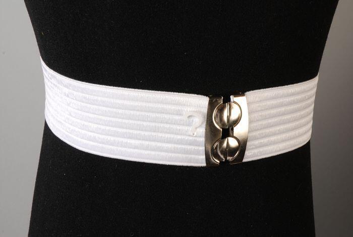 Riem, wit, elastisch, met aan beide uiteinden metalen haak