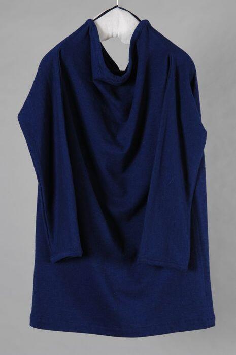 Donkerblauwe tuniek of trui met brede hals, "Comme des garcons"