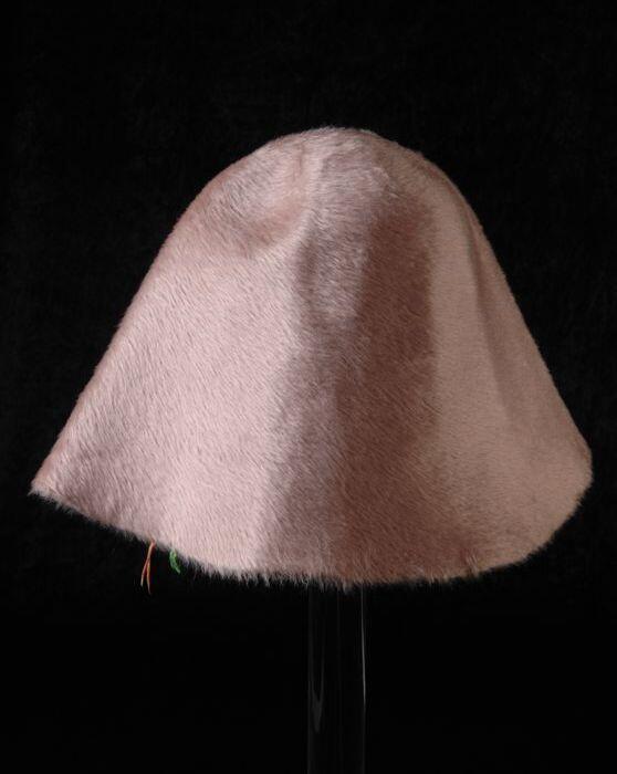 Cloche, basisvorm voor een hoed, roze haarvilt