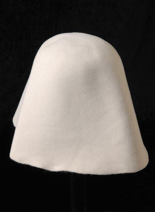 Cloche van wit geschoren vilt, halffabrikaat