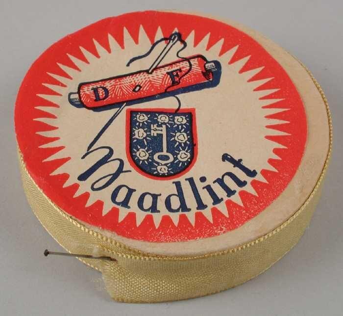 Geel naadband op rol