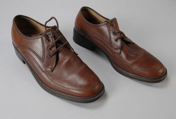 Paar bruine leren herenschoenen