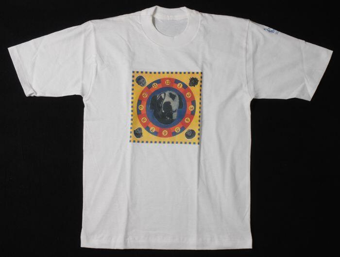 Wit katoenen kinder-T-shirt met vierkante full-color opdruk met middenin foto van hond en op vier…