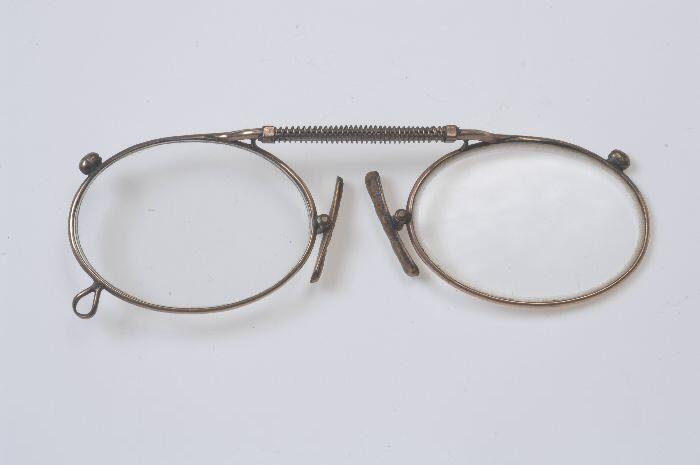 Goudkleurig pince-nez of knijpbril van Opoe Herfst