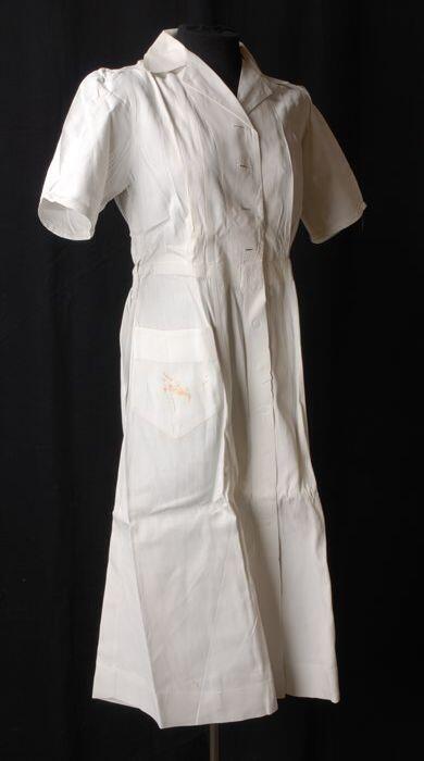 Witte katoenen doorknoop uniform