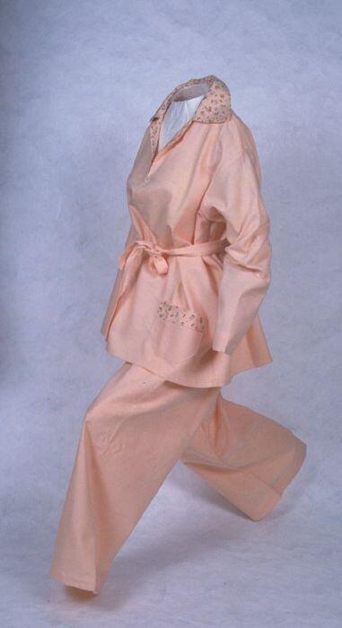 Roze flanellen pyjama met losse ceintuur