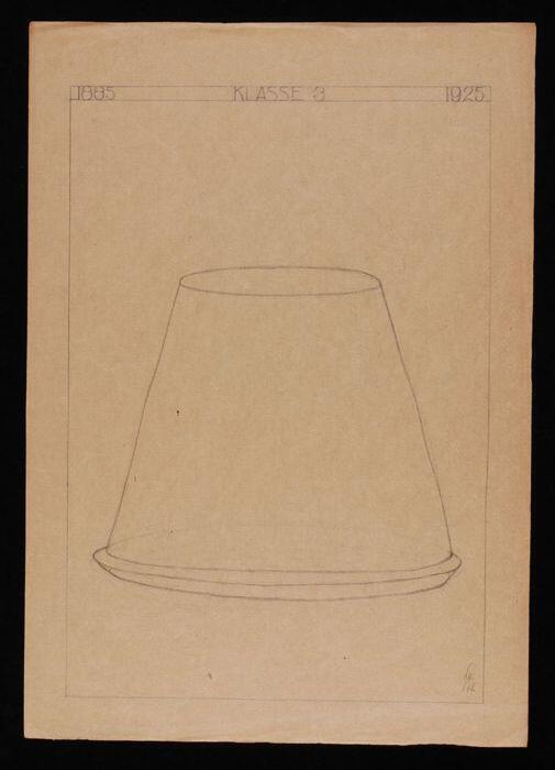 Presentatieblad, bruin papier met eenvoudige lijntekening van een afgeknotte kegel, "1885 - Klasse…