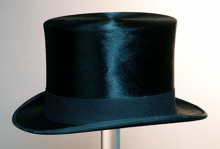 Zwarte, ovale herenhoed, type hoge hoed, rouwkleding, met hoge cilindrische bol, leren ingang