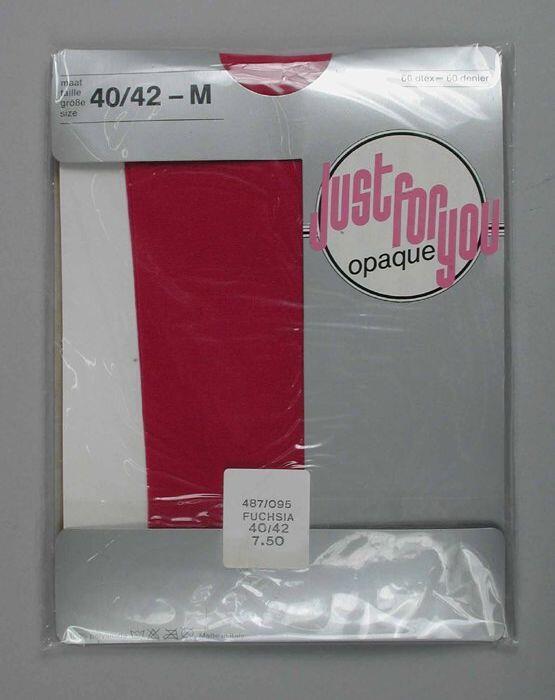 Panty van donkerroze nylon in de originele verpakking, "JUST FOR YOU /opaque / fuchsia"