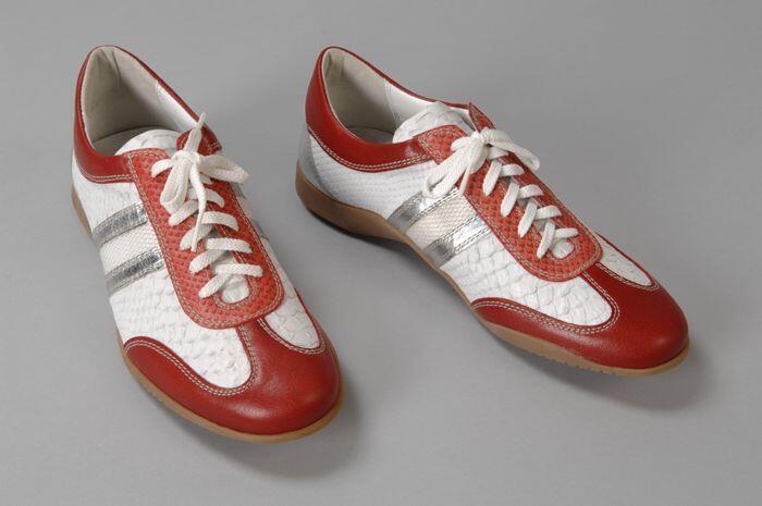 Paar herenschoenen, gympen, rood en wit, "Corbeau"