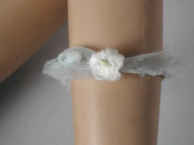 Poppenkleding, lichtblauwe kousenband, "Barbie / Mattel"