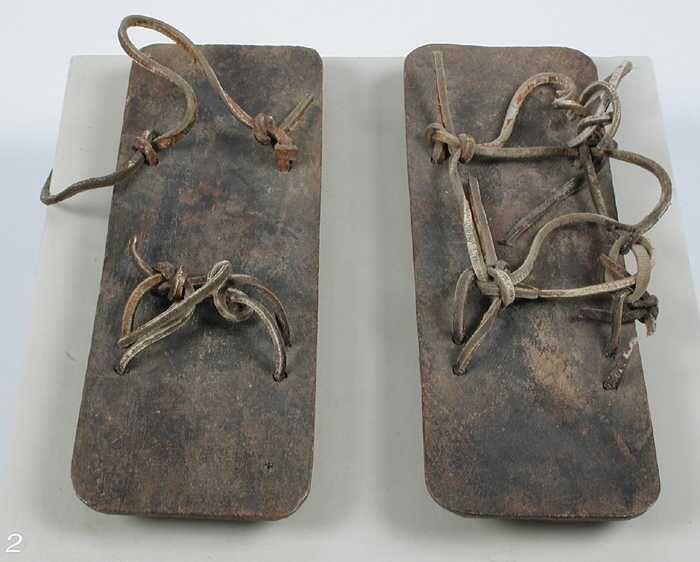 Twee houten treeborden ofwel trippers te gebruiken in combinatie met polsstokken