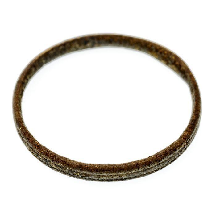 Koperen ring, twee groeven over de buitenkant