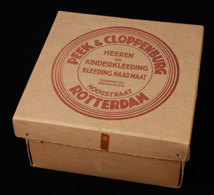 Vierkante bruine doos met deksel van Peek & Cloppenburg
