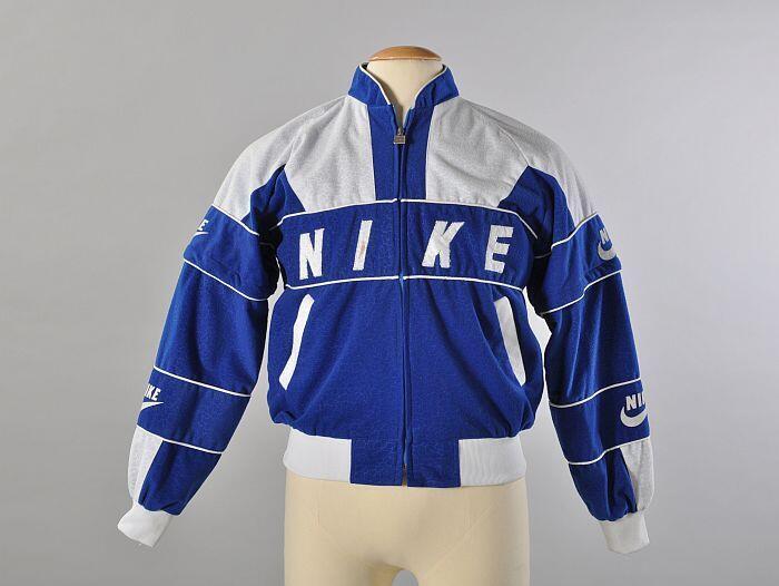 Blauw en wit kort sportjack met afritsbare mouwen, ritssluiting aan de voorzijde applicatie "NIKE"…