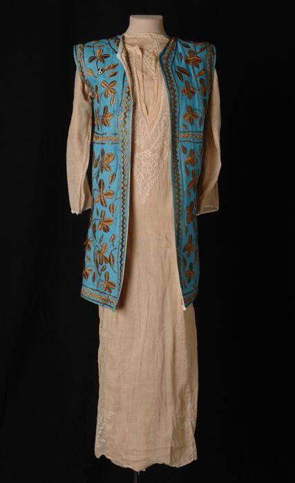 Turquoise gilet met goudbruin borduursel