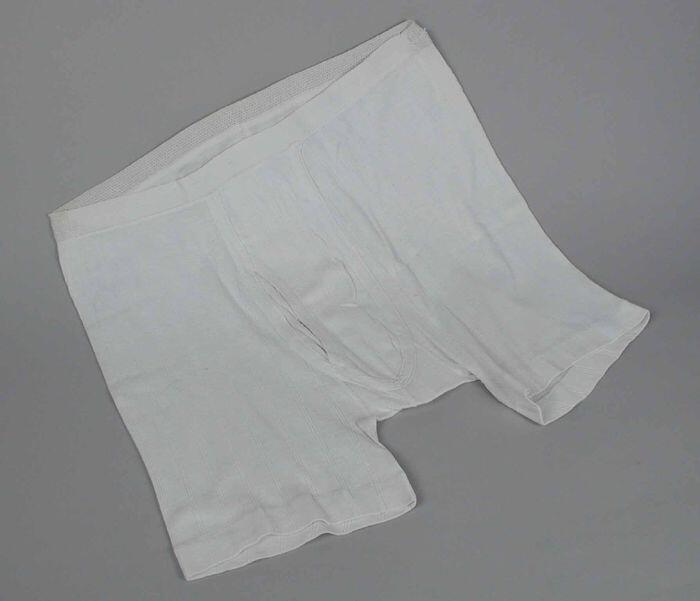 Nauwsluitende boxershort van fijn wit tricot katoen met reliëfstrepen, elastiek in de taille, …