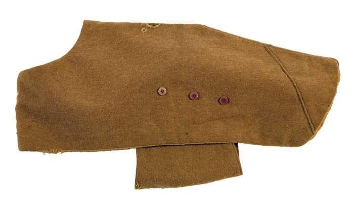 Bruin wollen hondenjasje met okerkleurige linnenvoering, sluit met twee drukkertjes