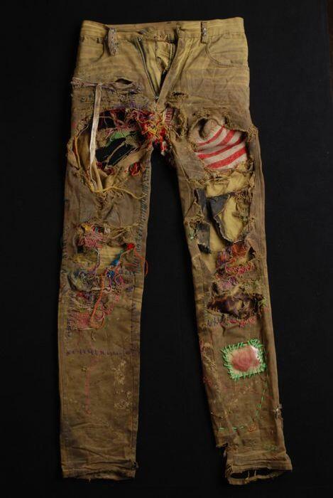 Groengele jeans, "Modzart", gescheurd en met gekleurde wolbewerkt, punkkleding