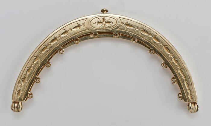 Gouden tasbeugel met leliemotief