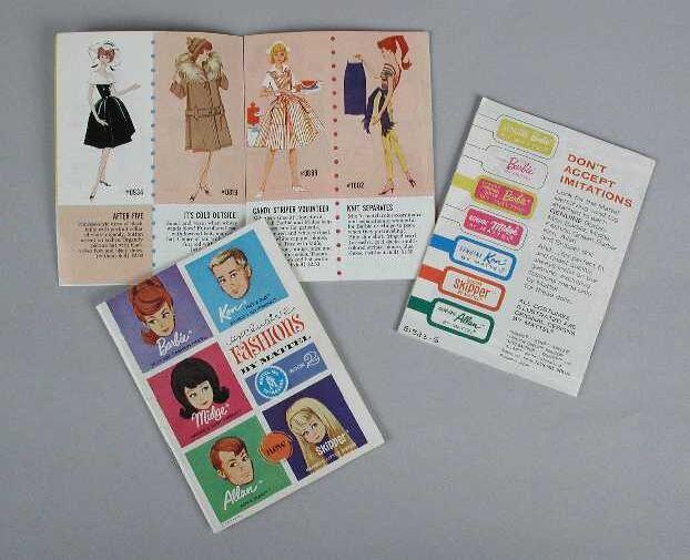 Drie delen van reclameboekjes van Barbie met modeplaatjes, "Exclusive Fashions by Mattel"