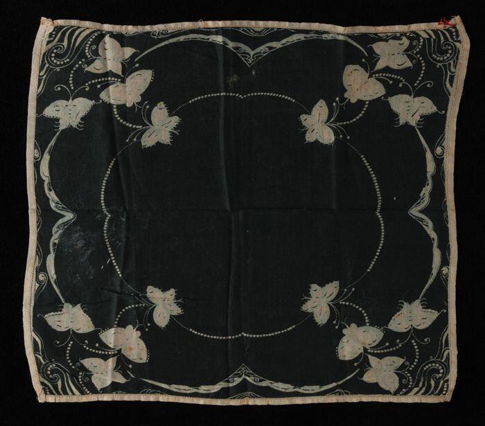 Zwart katoenen zakdoek met opdruk van vlindermotief