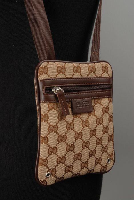 Bruin tasje met opdruk, namaak van het merk Gucci