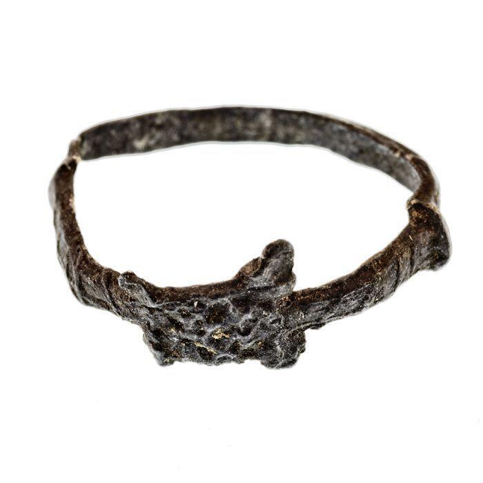 tinen ring, zeer slecht afgewerkt