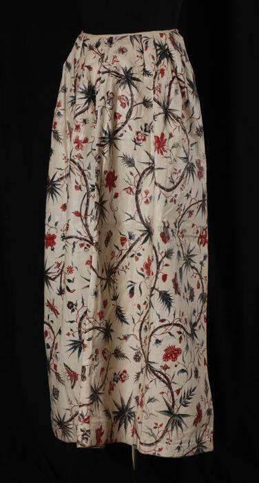 Sitsen schort, wit met bloemen en vlinders in rood, groen en blauw