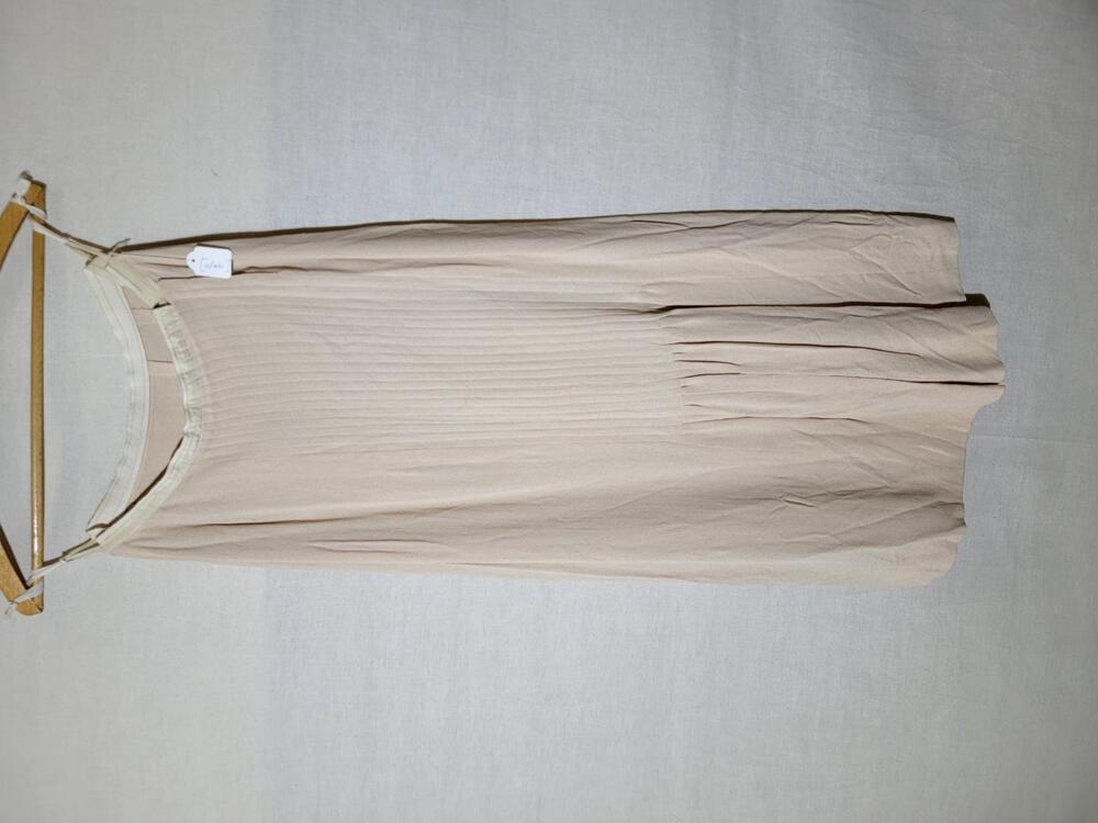 Rok van beige zijden/katoenen crêpe, slankvallend, kuitlang model met middenachterpand met…