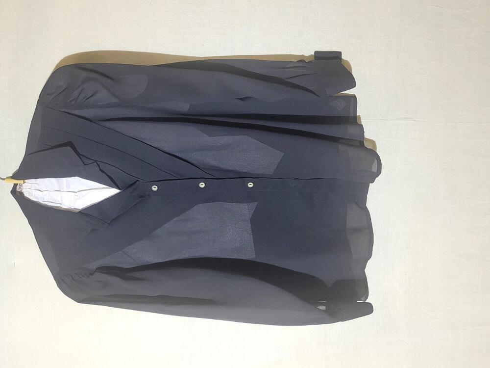 Blouse van zwarte, halfdoorzichtige, synthetische stof