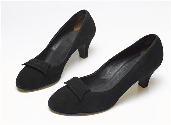 Een paar vrouwenschoenen