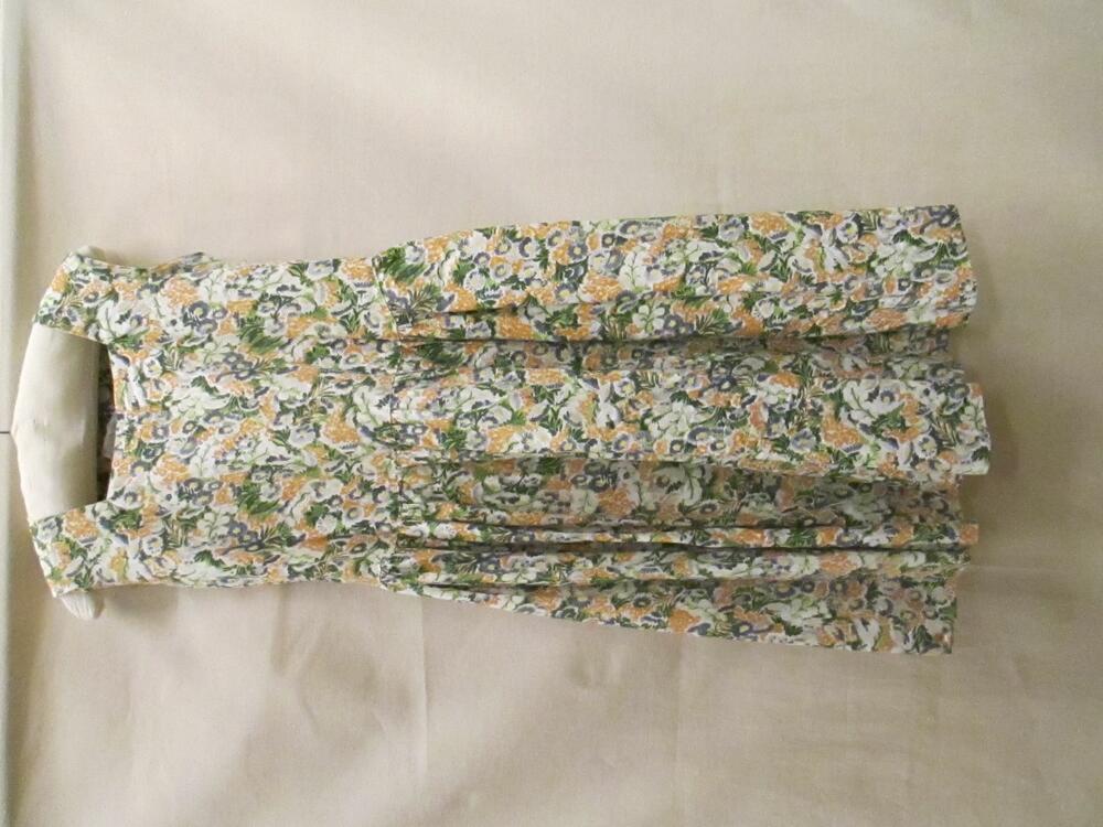 Jurk van witte katoen bedrukt met druk bloemmotief in blauw, geel bruin en groen, mouwloos, met…