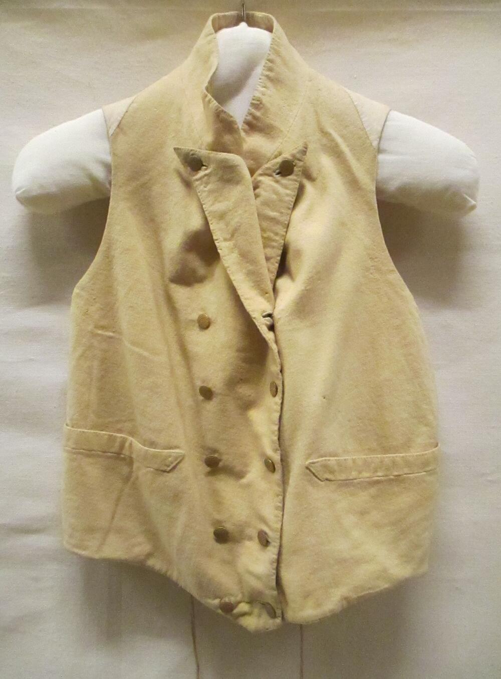 Vest (man) van geel wollen flanel met knopen van geelkleurig metaal, achterpand en voering…