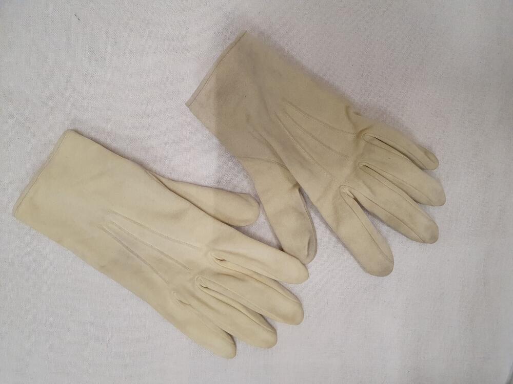 Een paar mannenhandschoenen