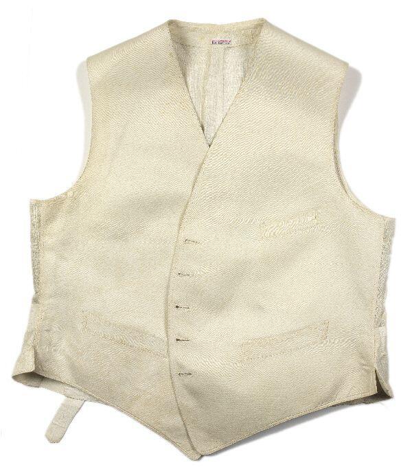 Vest (man) van wit katoen, getailleerd model met knoopsluiting middenvoor, geheel gevoerd met wit…