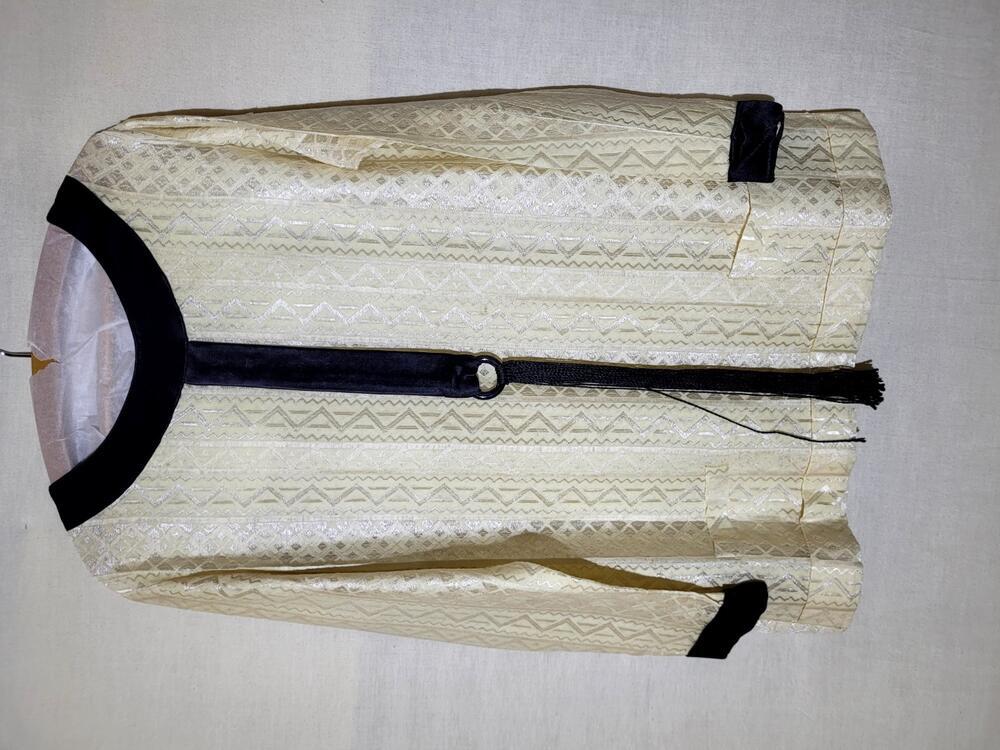 Blouse, kazakmodel, van witte kunstzijde/crèmekleurige wol met ingeweven geometrische motieven,…