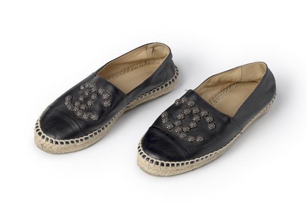 Paar espadrilles van zwart leer