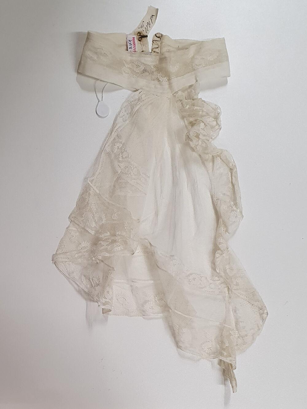 Jabot van witte tule met randje van Mechelse (?) kant