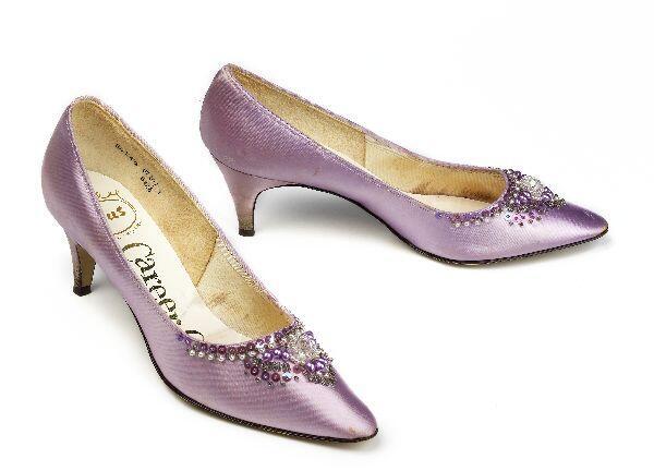 1 Paar avondschoenen met handborduursel van lila lovers, imitatie parels, lila en kleurloze kralen