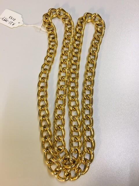 Ketting. Metalen schakels in goudkleur. Lang snoer.