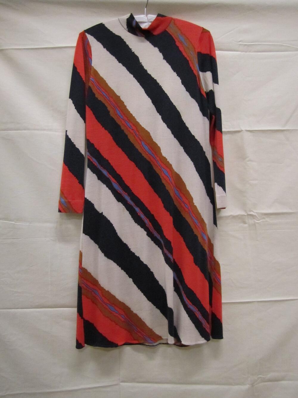 Lange jurk van gemengd wollen tricot met diagonale strepen in zwart, rood, blauw, bruin en beige