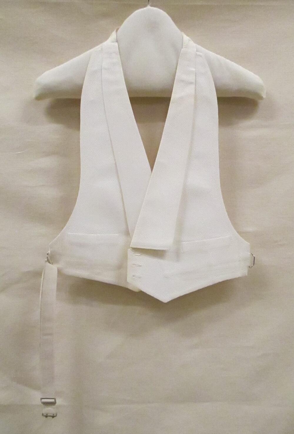 Vest (man) front van rokvest (driedelig) van wit wafelpique met een shawlkraag
